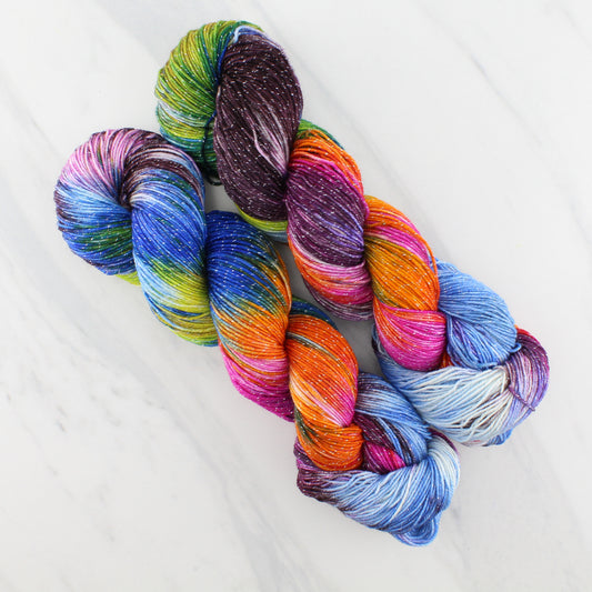 JONES' LES VENDEUSES DE TISSUE Indie-Dyed Yarn on Sparkly Merino Sock